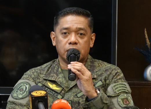菲军方又发声了！14日，菲总参议长布劳纳发声，要求士兵远离政治，保持专业与纪律
