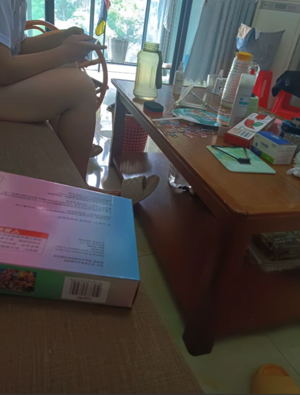 我听你什么意见？你能给我什么意见？你一个连高中和大学都没上过的人能给我什么意见？