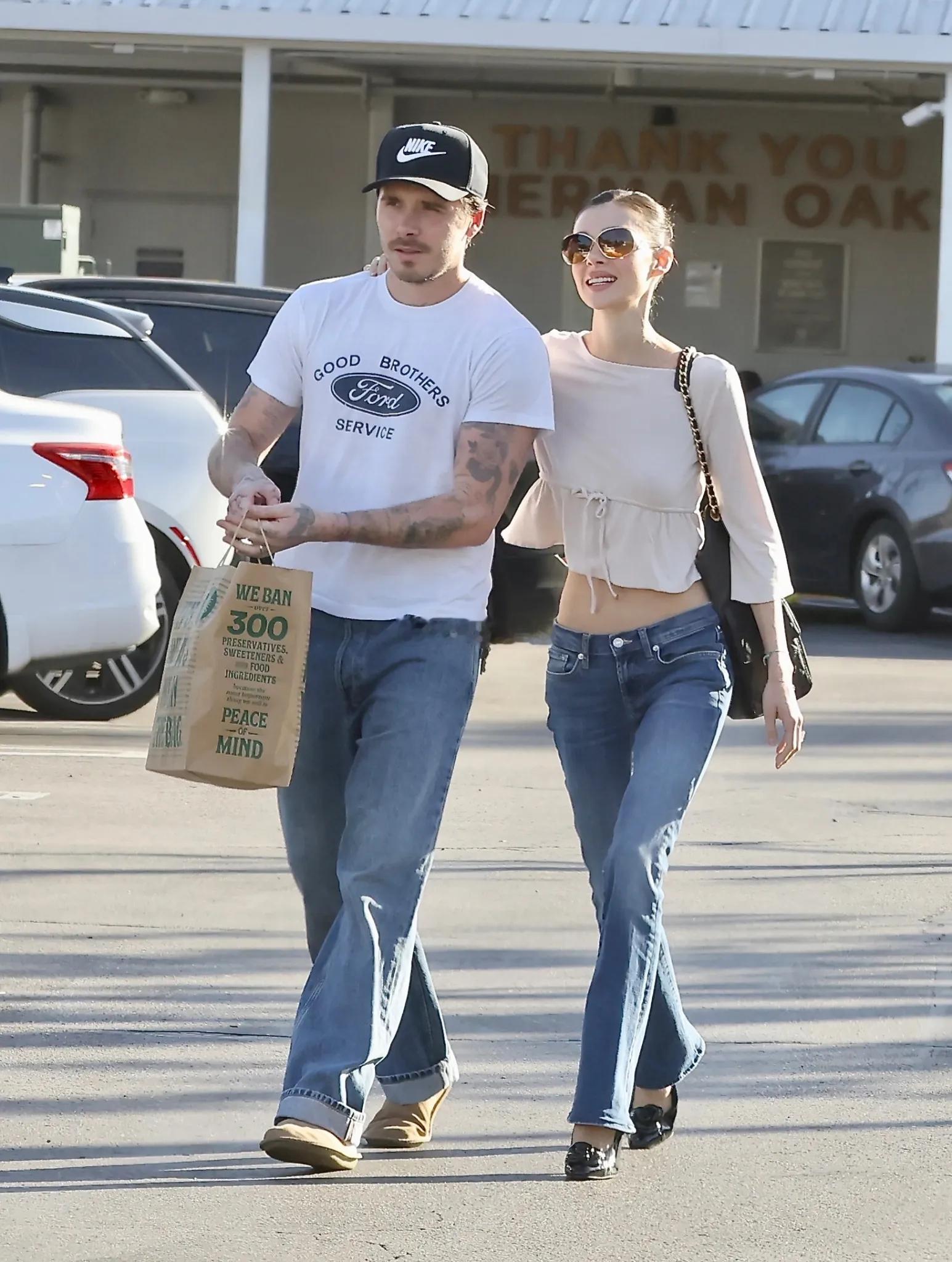 大布和Nicola被拍到外出购物👇