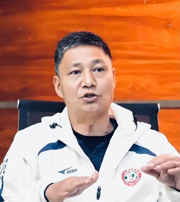 广州太阳神队以前有几位老将不太引人关注，譬如从八一队早早来到广州队的李勇，作为国