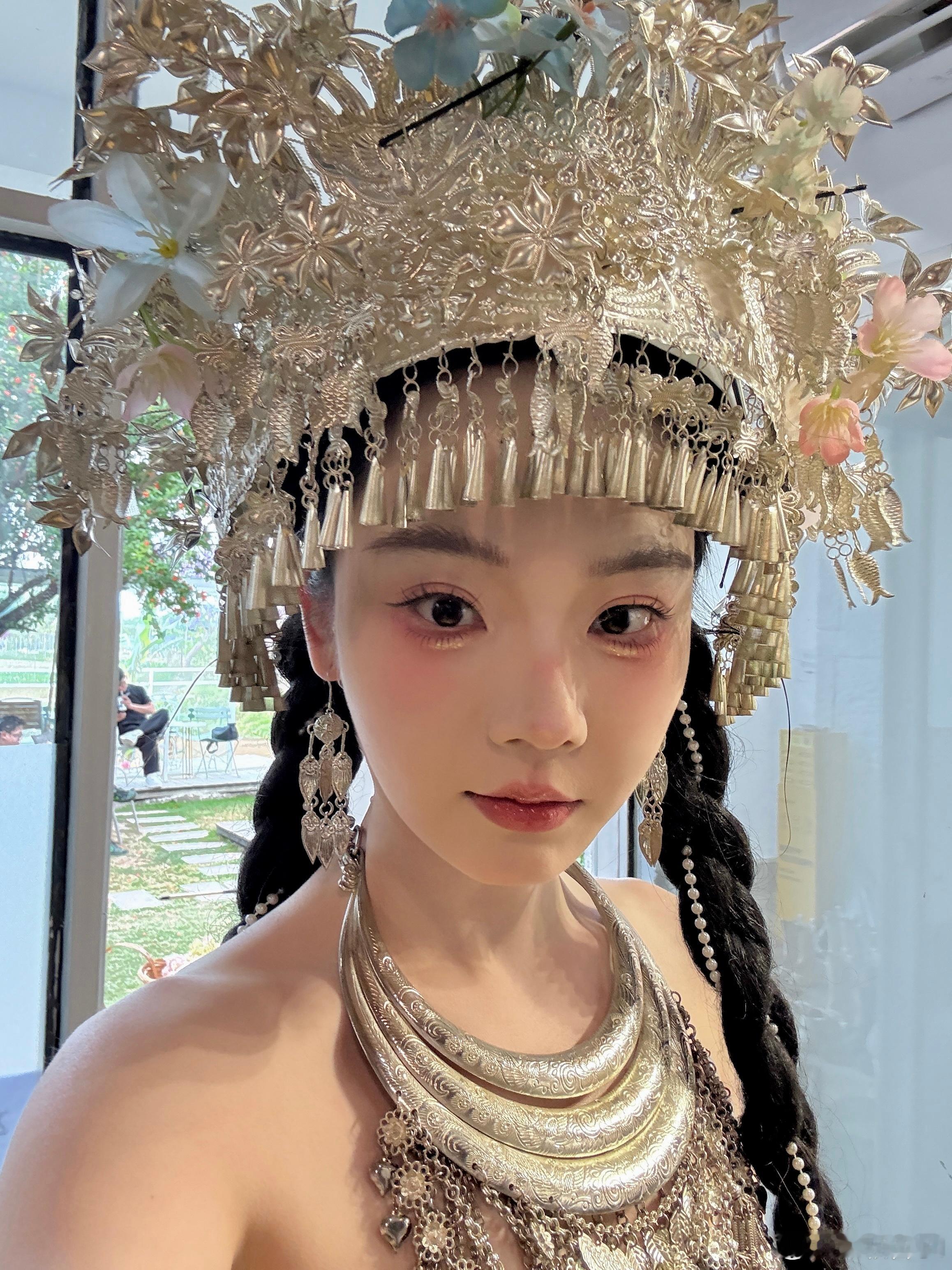 纪念一下我的翻车妆造这个毛毛虫卧蚕我真的要笑死了沟通了两三次擦了好多次然后化