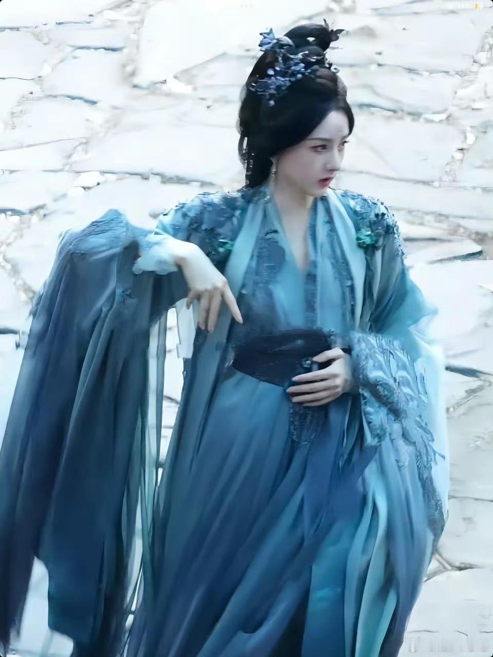 娱乐宋祖儿聊斋树妖姥姥造型路透宋祖儿《聊斋》树妖姥姥造型路透，确定不是从画里走