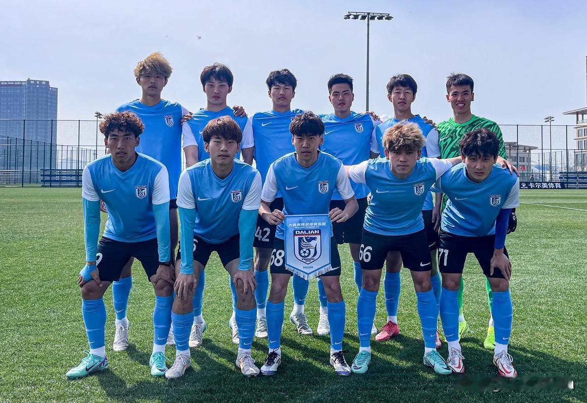 大连英博低开高走，近期豪取4连胜，稳居联赛前三。球队外援斯坦丘、阿奇姆彭、马莱莱