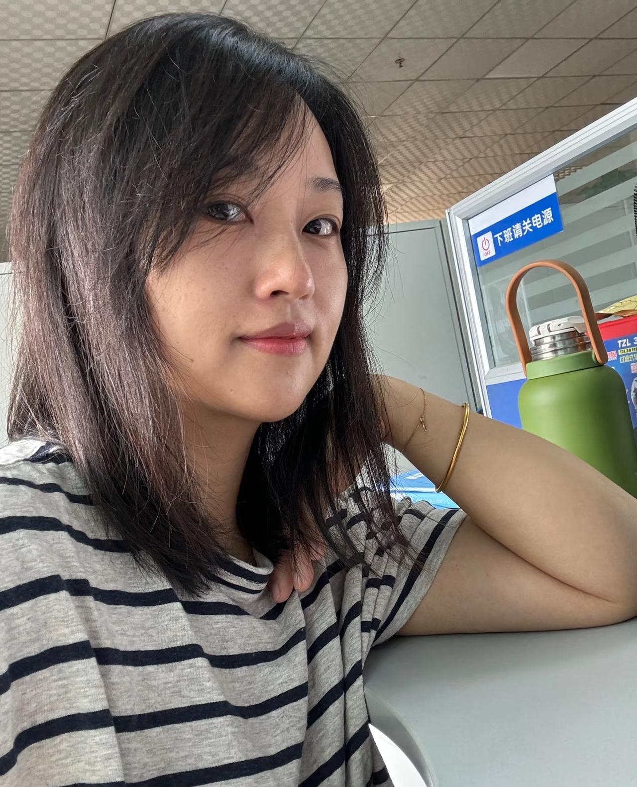 我今年43了离异到外人不知道以为我过得很好有房有车孩子爹又是公务员