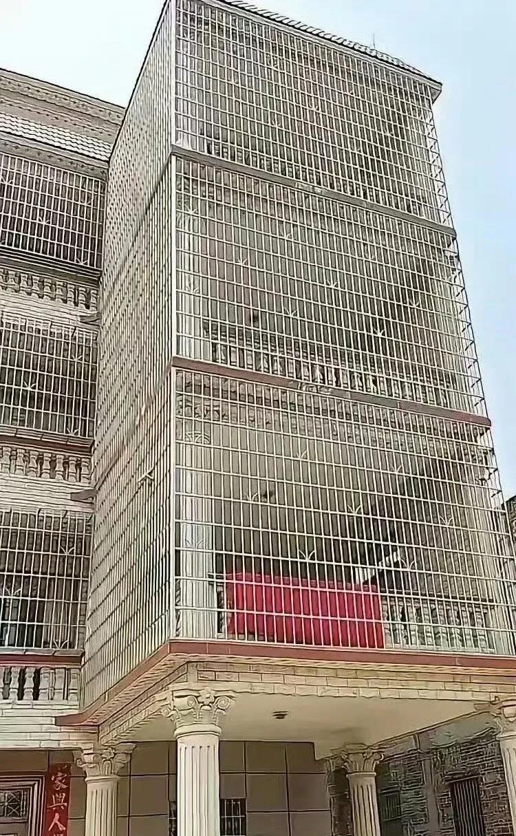自建房的防盗网，惊呆了