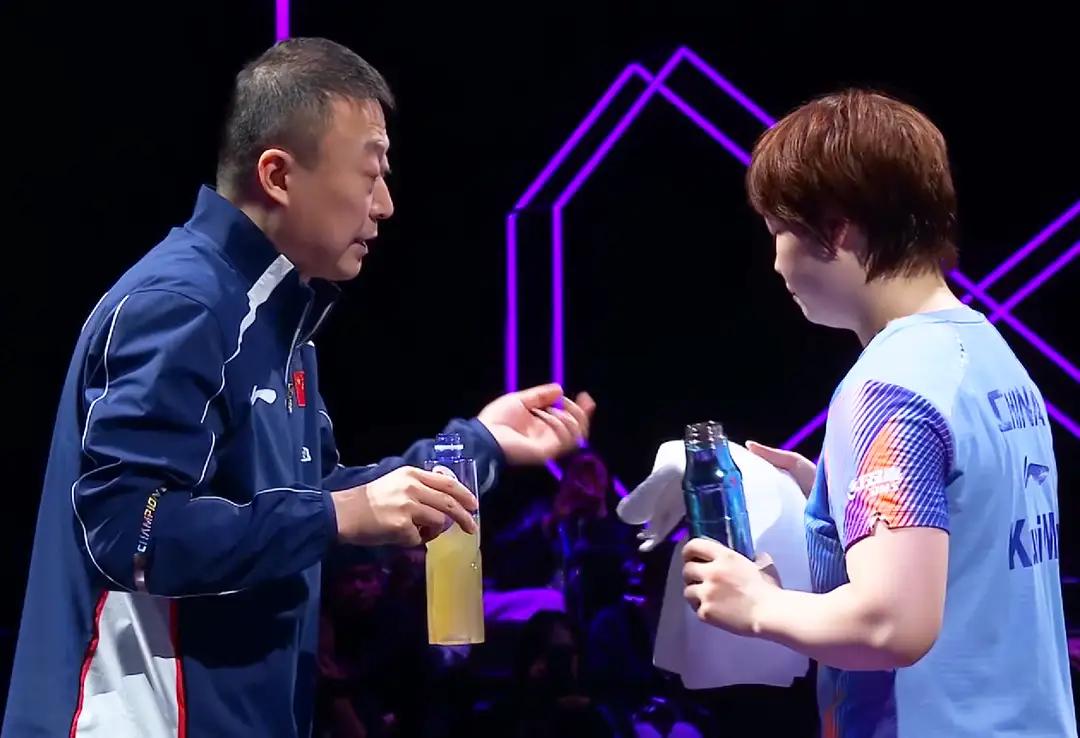 蒯曼打内战没场外指导，她很清醒放松打的挺好，于子洋年轻教练指导蒯曼，指导陈熠也很