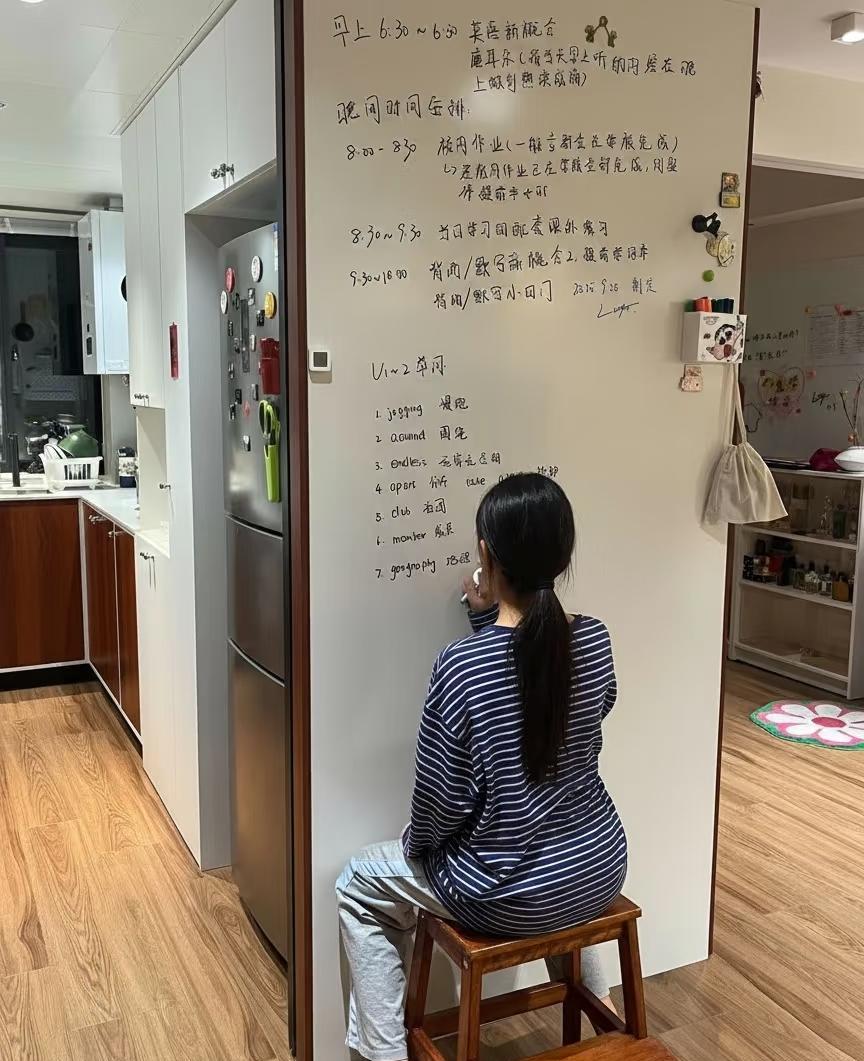 砸100万补课，结果娃出国第一句还是“Howtosay食堂”——这笑话正