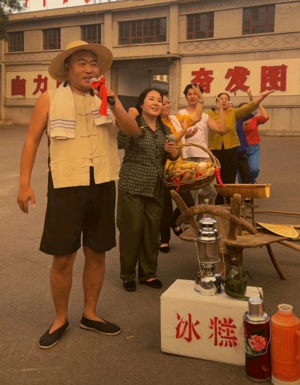 1978年的秋收刚过，村里的大喇叭就天天响，，爹娘生了我和弟弟两个，地里的活计养