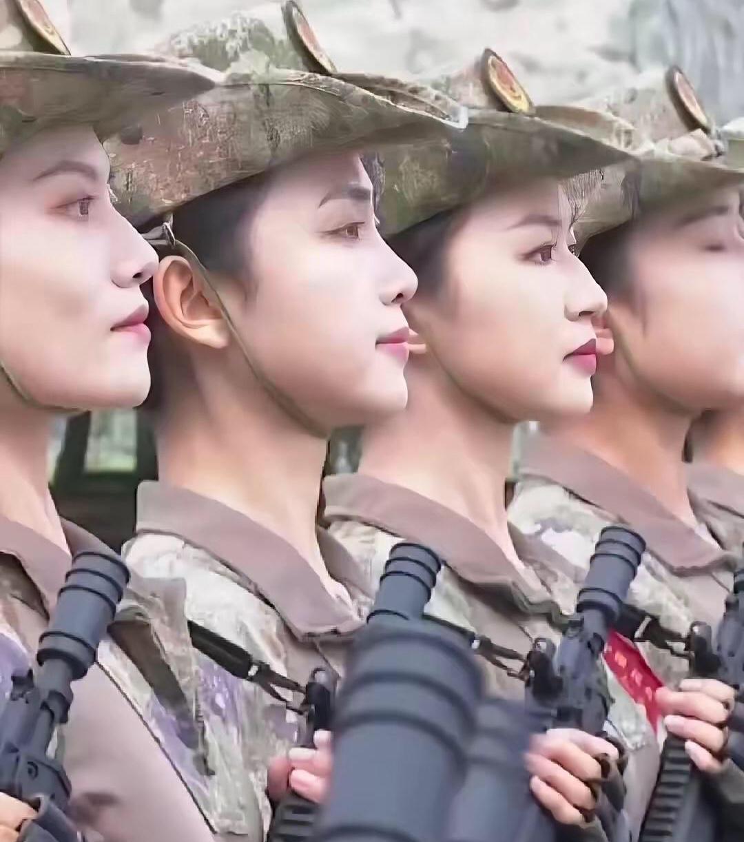 没人注意到咱们的女兵长得很美吗？真的很神奇，第一个像林心如第二个像王祖贤第三