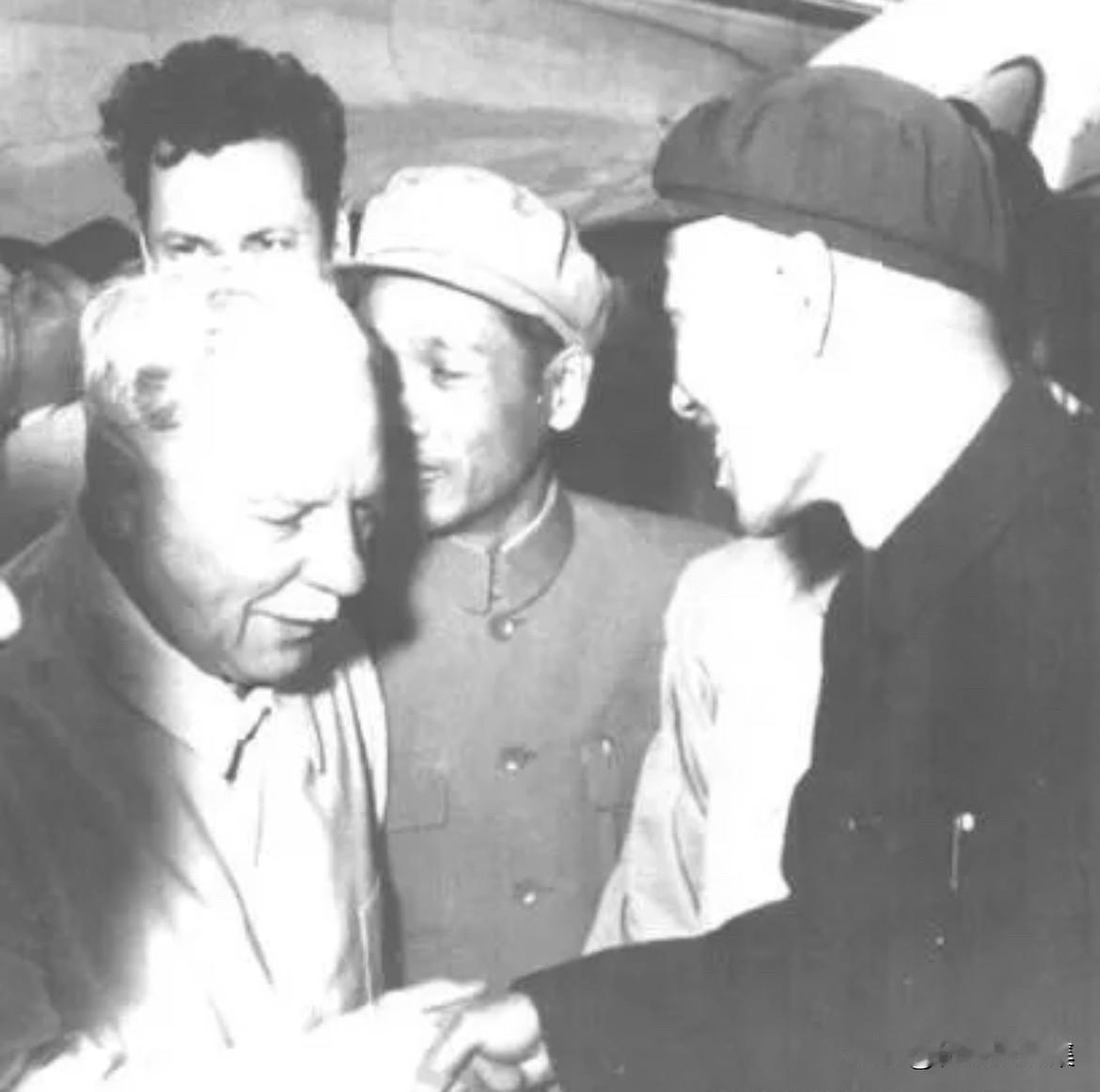 1957年4月29日，王任重、张体学在武汉接待伏罗希洛夫的故事，是1957年苏联