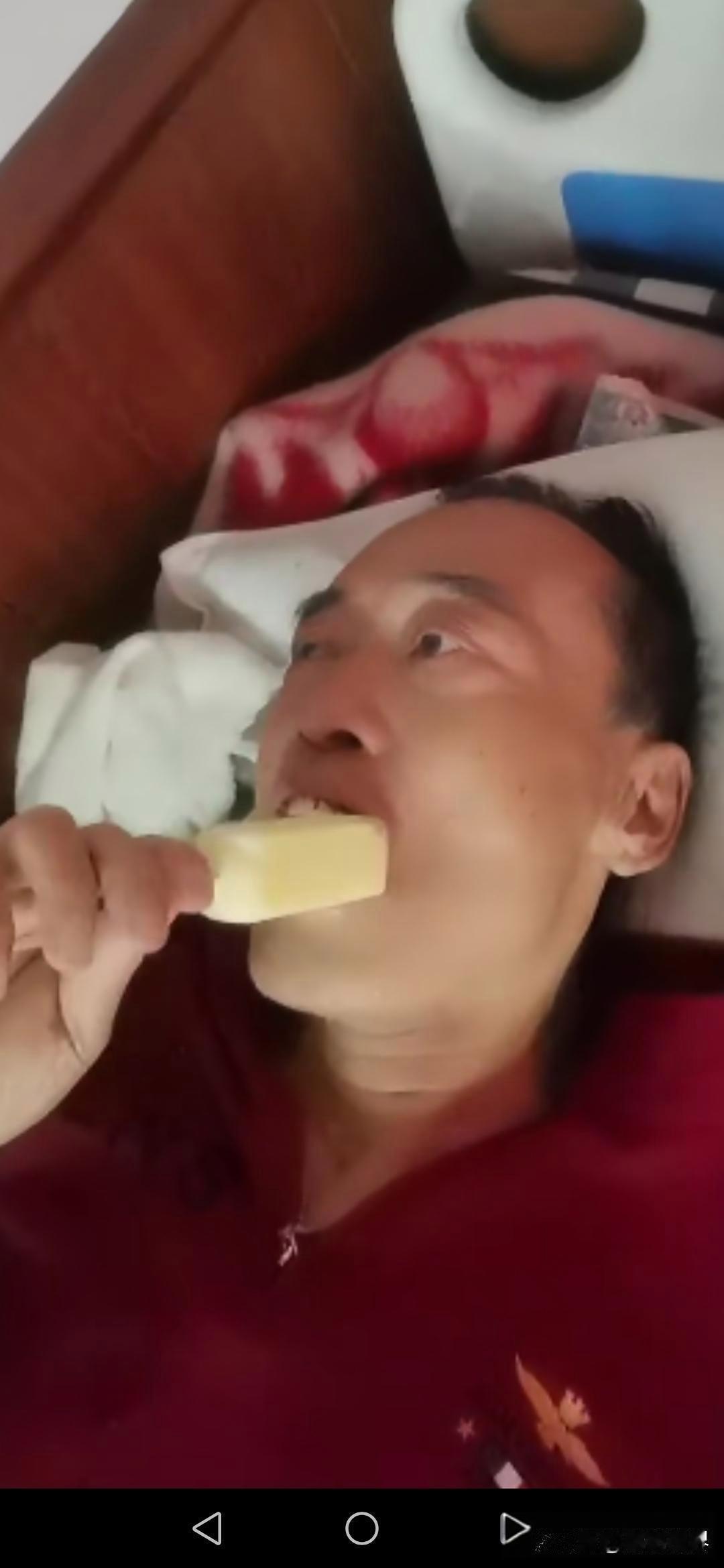 我能吃根冰棍吗？这是一癌症患者做完化疗的一个小小的愿望，他小心翼翼的跟妻子说，