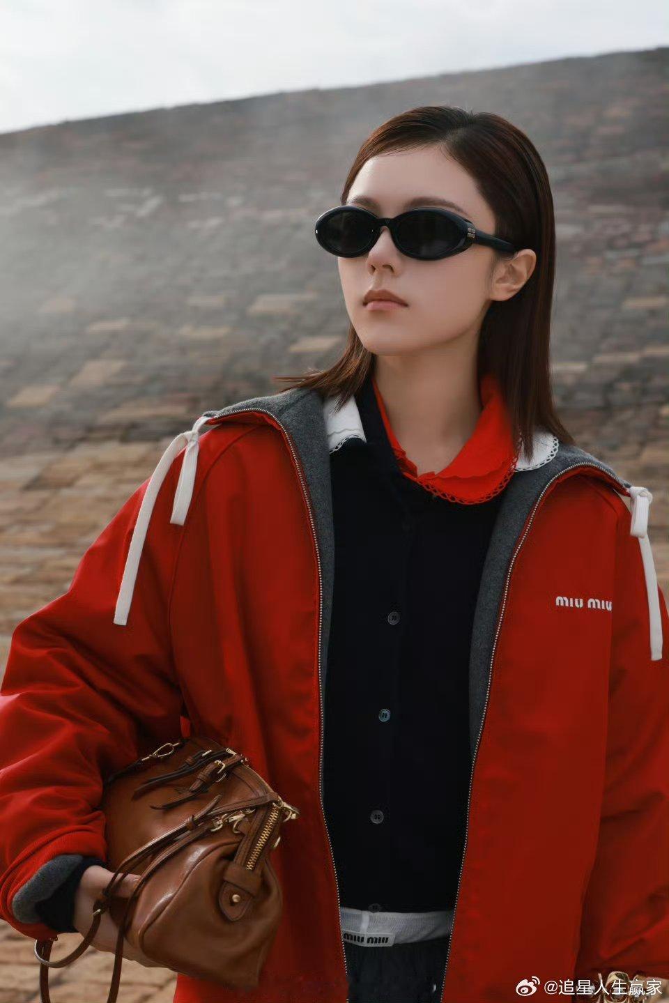 赵今麦miumiu最新商务大片，带着黑色墨镜好高冷fashion