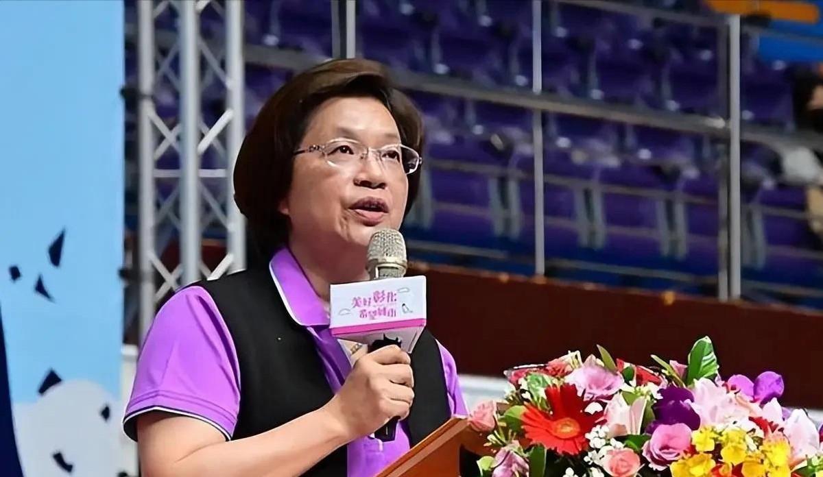 魏平政被国民党中央直接征召那一刻，王惠美心里这口气就咽不下去了。人还在国外访问呢
