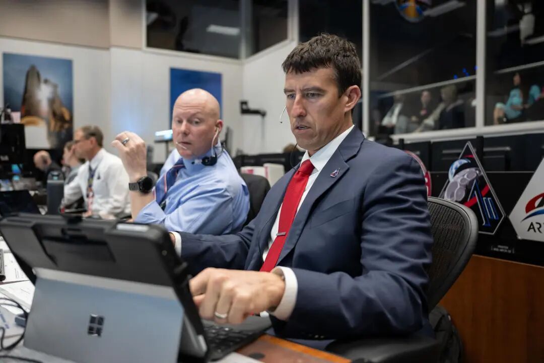 【航天阿尔忒弥斯2号阿尔忒弥斯2号飞行第二天：即将执行跨月注入点火】乘组正在为