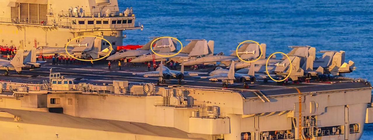 歼-15T:空军的歼-16都配上霹雳-17了，你们还让我用霹雳-12？看看这倾