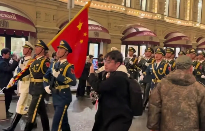 去越南的118名仪仗兵只是解放军三军仪仗队的一部分，整个仪仗大队属于团级编制，人