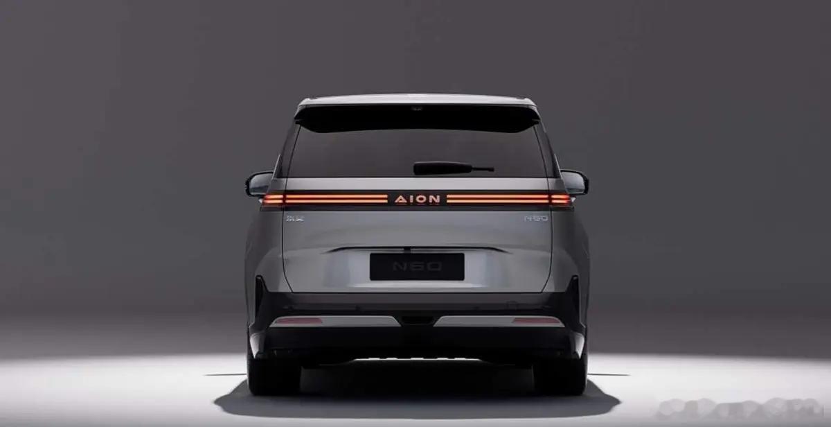 埃安N60加上了后雨刮，还把扭力梁换成了五连杆？！这么正经吗？Range说没有后