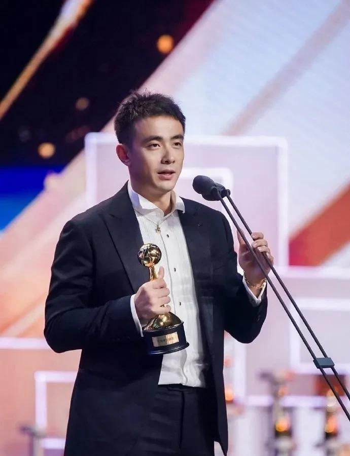 赵继伟这也太帅了吧，赵继伟获奖！赵继伟获奖感言，始于篮球，终于篮球！在此前采