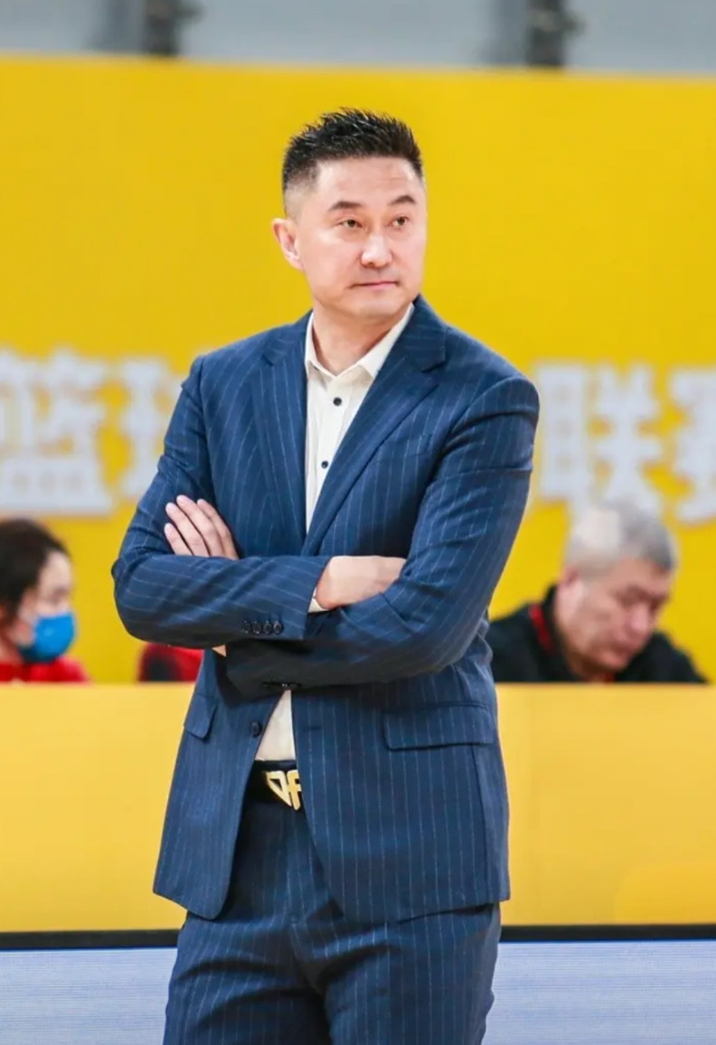 从广东与山西的比赛中，可以看出杜锋的临场指挥能力在国内是顶级的！第三节他不断