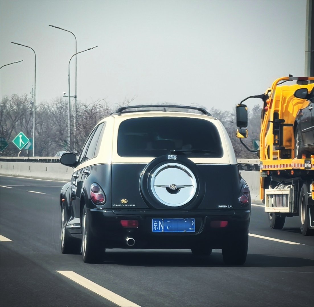京牌老车虽然老，但是很精神！克莱斯勒PT漫步者，从设计和个性角度，是辆好车。