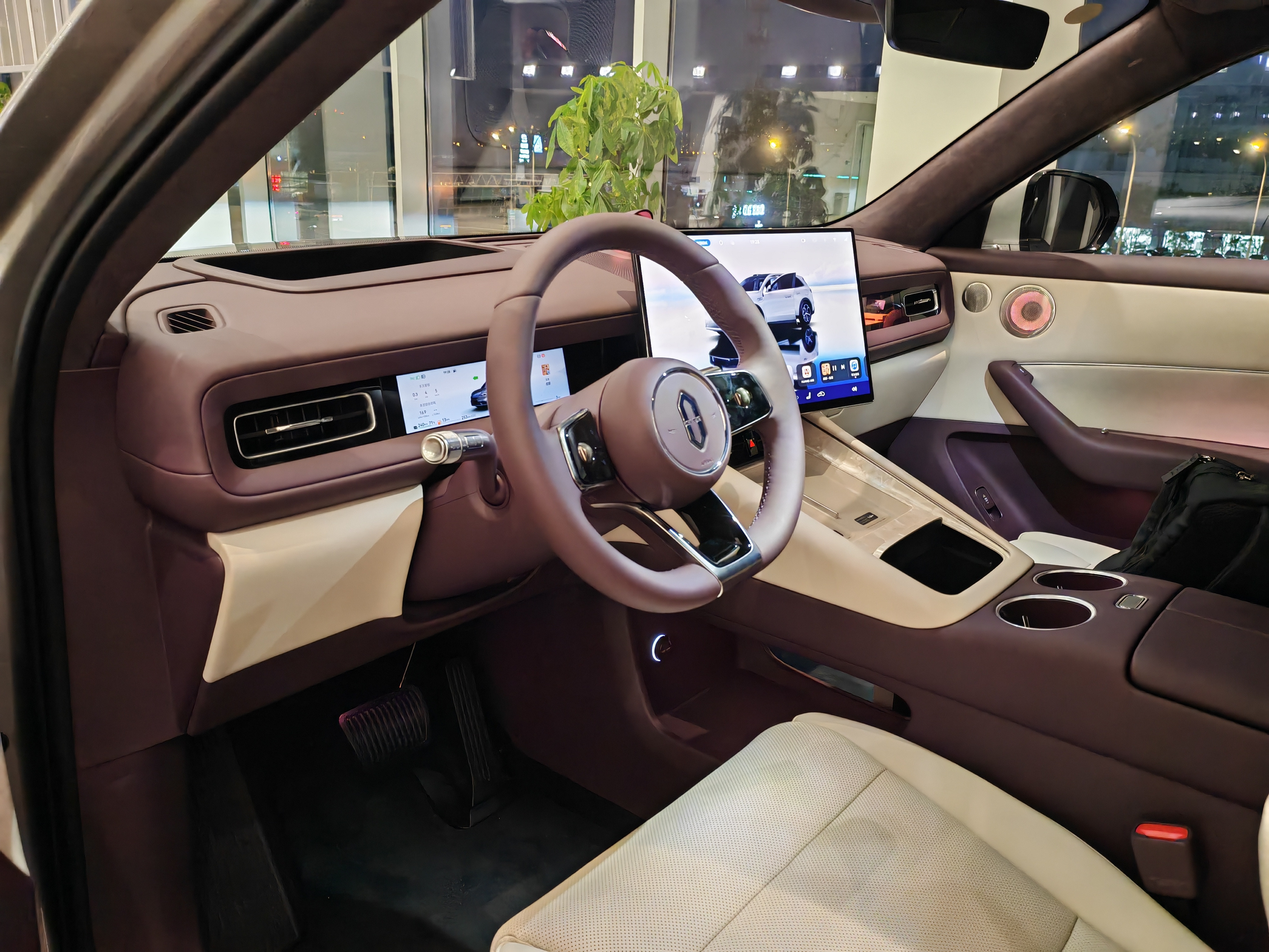 问界M6大定尘埃落定，先兴奋，再失落，还有小小的后悔。接下来的问题是，她还能陪我几年？