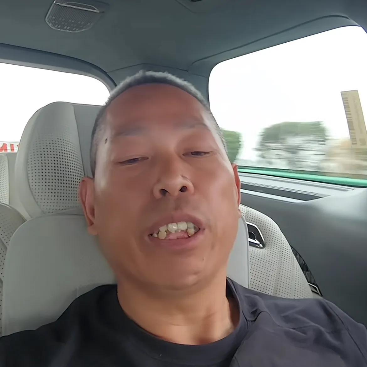 我本来以为张雪已经无敌了万万没想到原来张雪的师傅更是个牛人，他居然是造飞机的