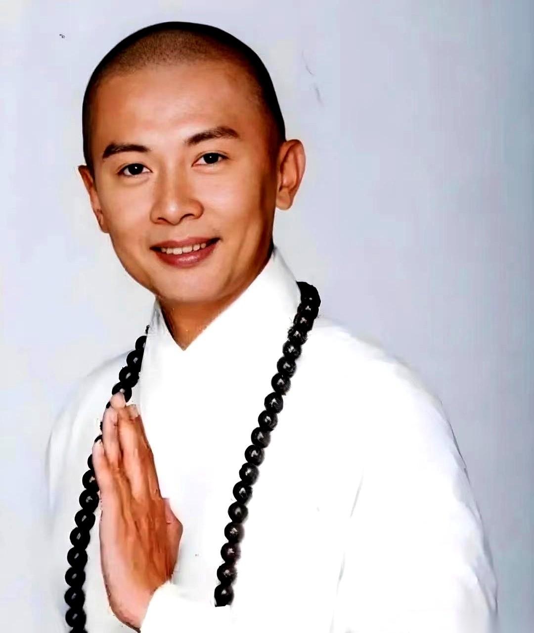 何宝生，那个据说要继承256亿家产的演员，有一天突然对着镜头扔下一句话：“我什么
