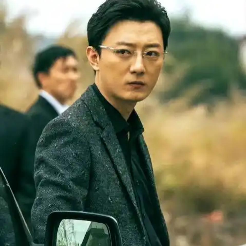 还记得《狂飙》里的高启盛吗？扮演者苏小玎真让人惋惜。童星出道，中戏毕业，还是