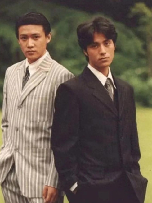 1998年，赵宝刚拍《永不瞑目》选角时，本来定下了陈坤，看了陆毅的海报后换掉了陈