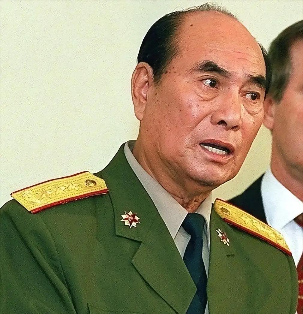 1979年，127师擒获越军女战俘，在她们的随身挂包中检出十余枚封蜡玻璃瓶，张万