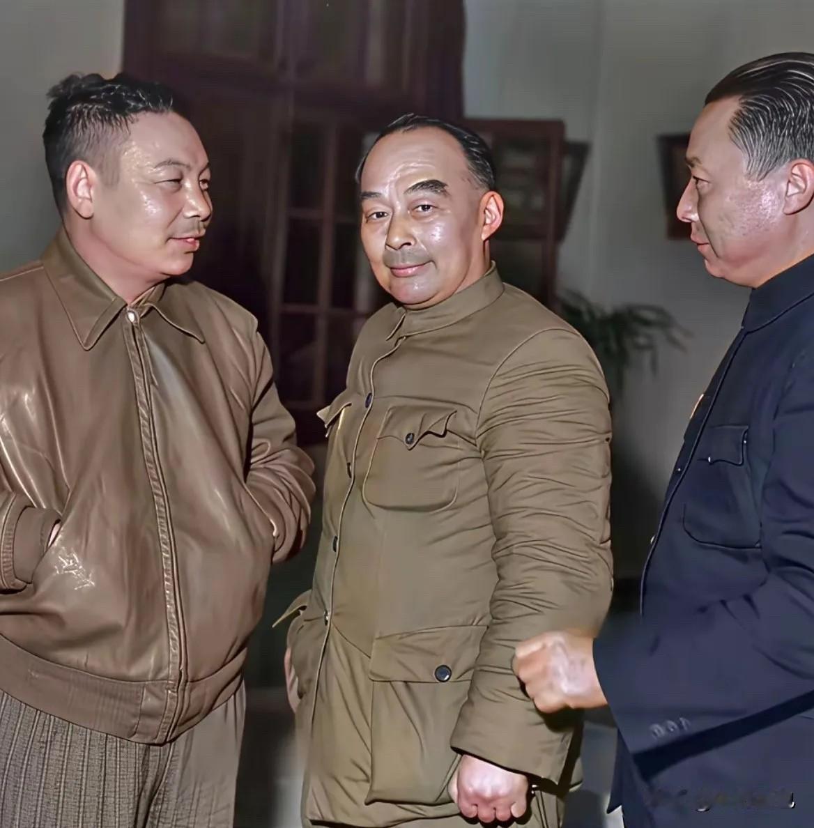 1949年的老照片，四个要员的最后合影，背后藏着哪些秘密。最近翻到一段历史资料