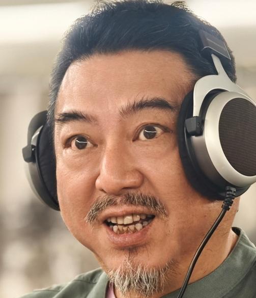 电视剧《主角》的配音在诸多方面体现了扎根人民的现实主义。配音演员为体现角色的地