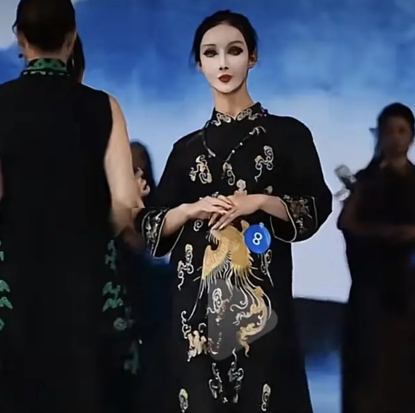 这次的选美秀评出了一个科技大美女，华南地区总冠军！她这副模样，让辽宁，陕西，四川