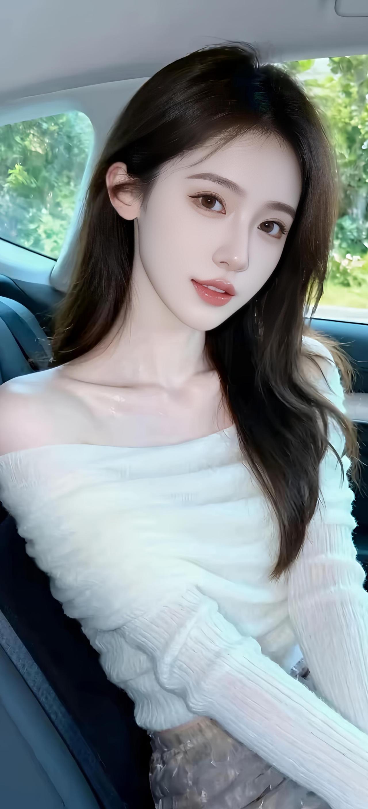 超然灵秀韵天成，似雪清姿映画屏。舞袖飘香风袅袅，吟诗寄意梦泠泠。心游碧落尘嚣