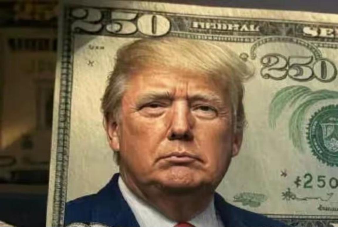 美国历史上第一位二百五总统即将诞生，就是当今美国总统特朗普，他要求在钞票上印上自