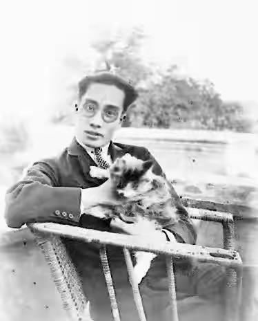 1977年乌江畔，当我军清理河道时，一块生锈的怀表从淤泥中露出，表盖上“徐恩曾