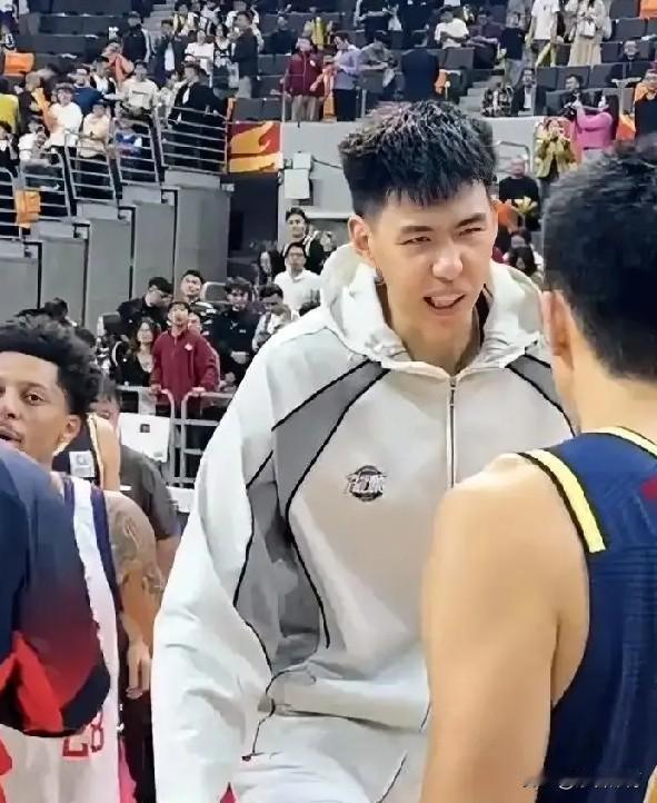 CBA球员伤病情况，近期有五人。1、沈梓捷：严重崴脚，导致韧带受伤，休息6—8