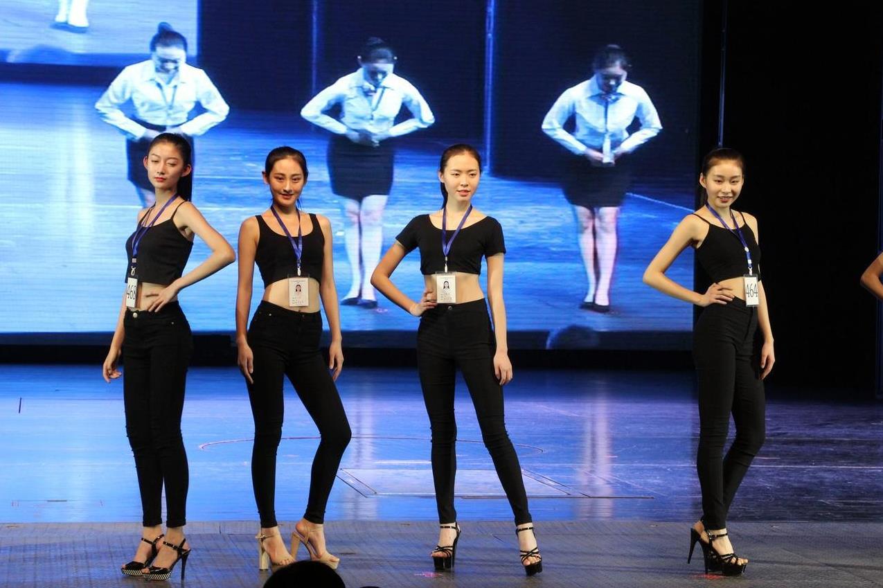 给EASY女孩儿人权，大连某学校没有生存权？1、一群人为千里送的EASY女孩儿呼