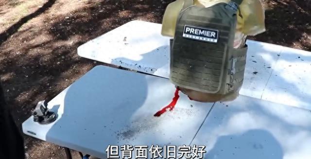 身中12枪还活着！西方质疑中国防弹衣内藏钢板，拆开后看傻眼了2006年伊拉克