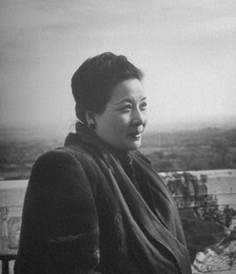 蒋经国离世后宋美龄重返台湾试图掌权未能如愿，移居美国后命运预测不幸应验1987