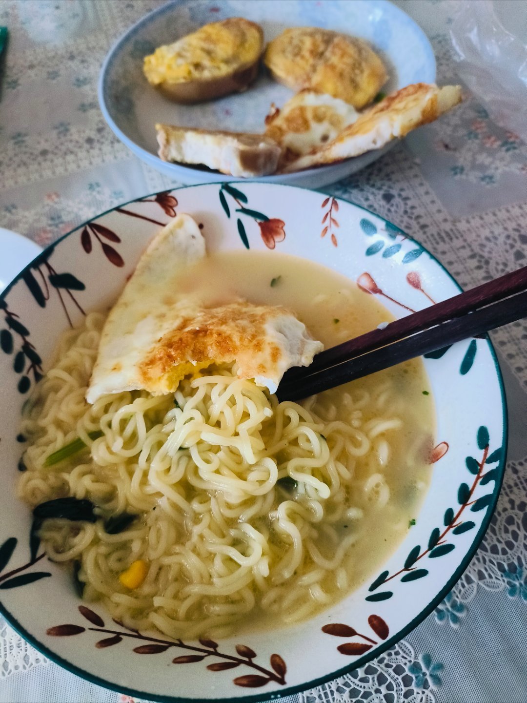 简简单单又一餐，孩子要求的方便面，那必须安排啊！