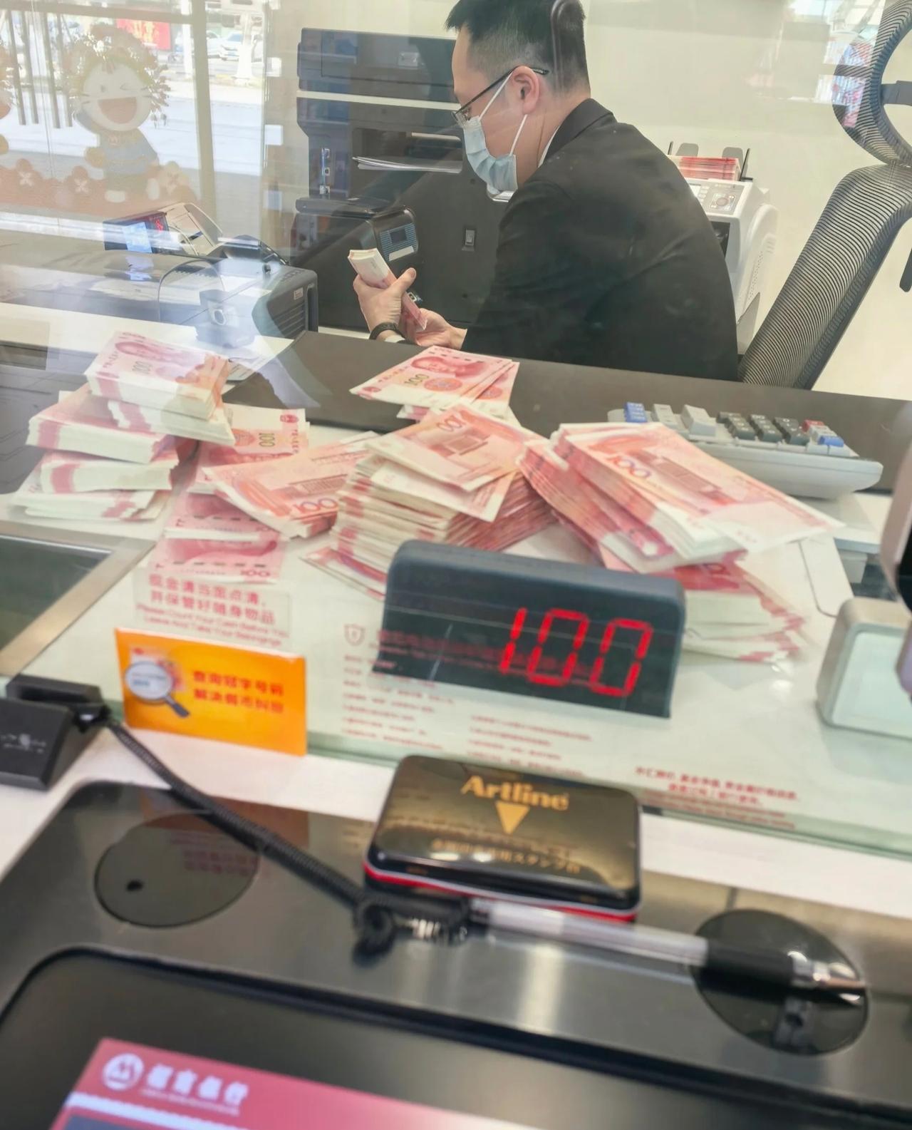 银行已经变天了好心提醒大家一句,如果你有10万块以上,不要急着去银行存定期,