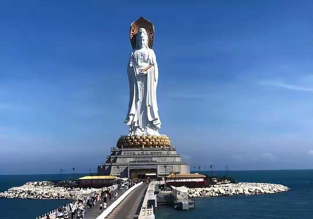 一个大活人，深夜在自己一手建起来的景区里，就这么没了。身上手机、钱包一样不少