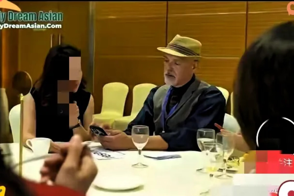 你敢信吗？深圳那场老外相亲局简直把荒诞写在脸上——四个小时里，上百个姑娘