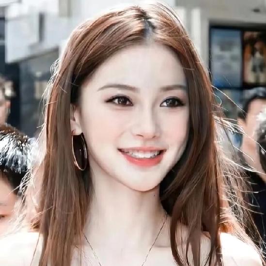 杨颖人品怎么样，我不做评价，但有一个点，我可以肯定的是，她大概率很难再回到往