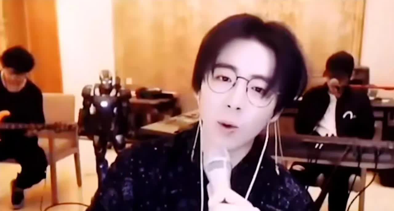 刘宇宁这张嘴呀——网友:你拍戏会因戏生情吗？刘宇宁:太敏感的问题我就