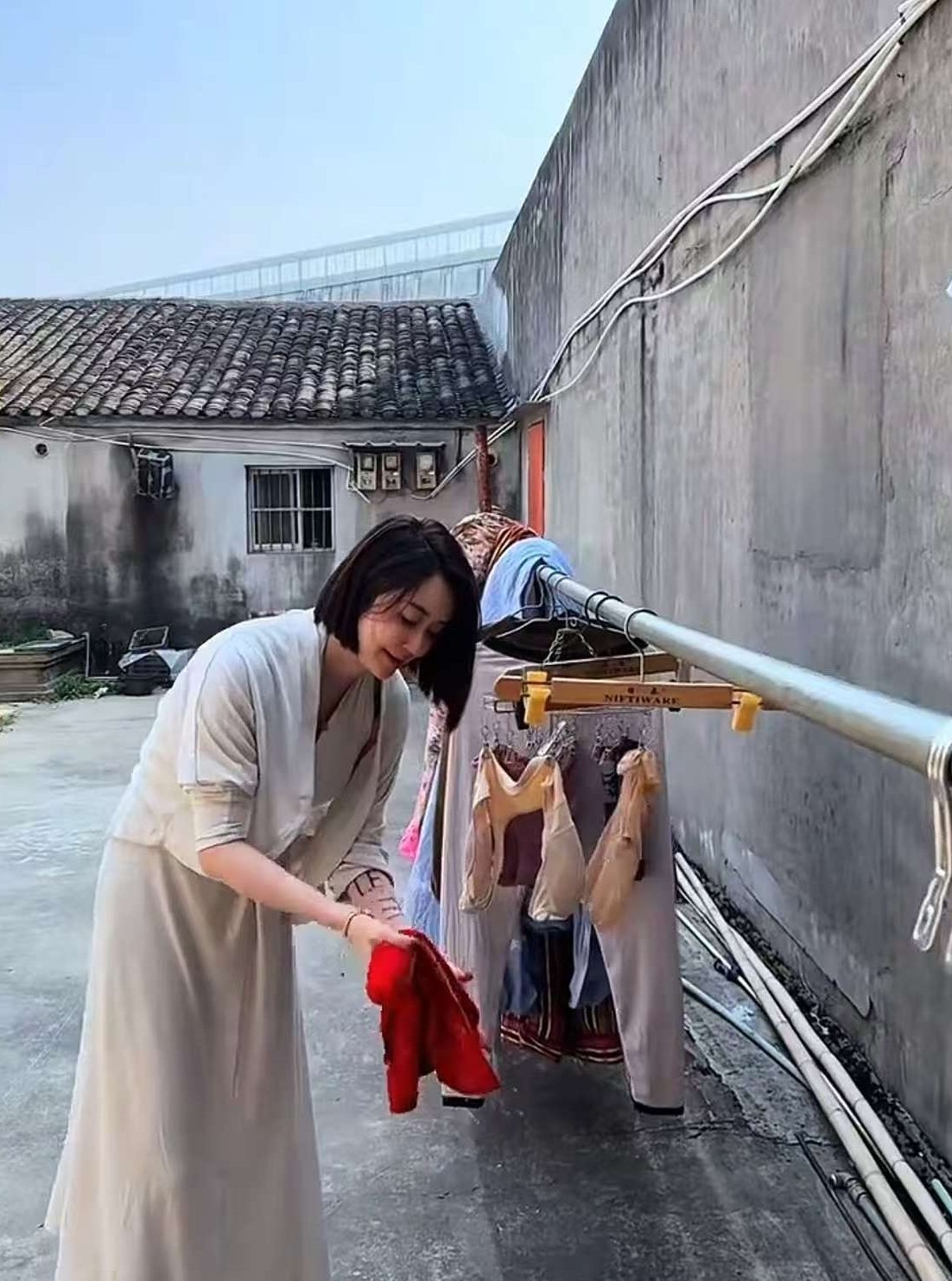 老婆在农村，我在外面上班能放心吗