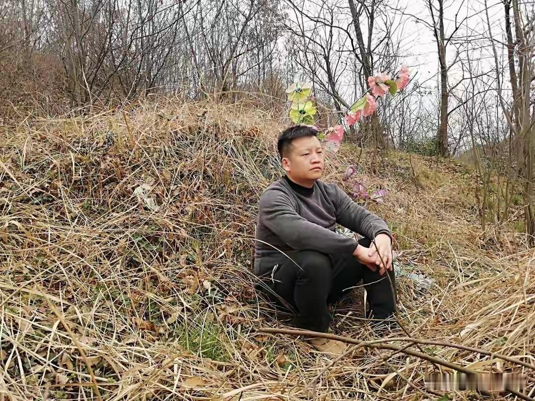 农村土葬真的很费钱！以一般家庭标准举例一下开销:1、棺材一副:2000元2、