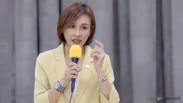 见过“作”的，没见过这么“作”的！台绿营议员邱议莹这波操作真是刷新三观，竟跑去陪