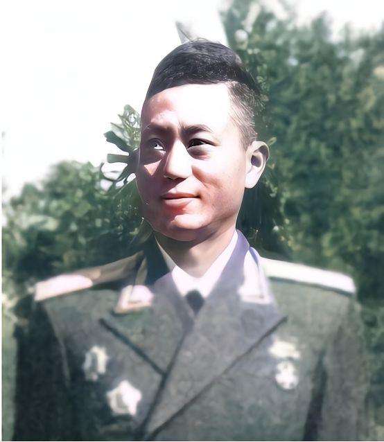 开国将校里唯一申请去台湾的人：1990年11月，99岁母亲在台北荣民总医院病危，